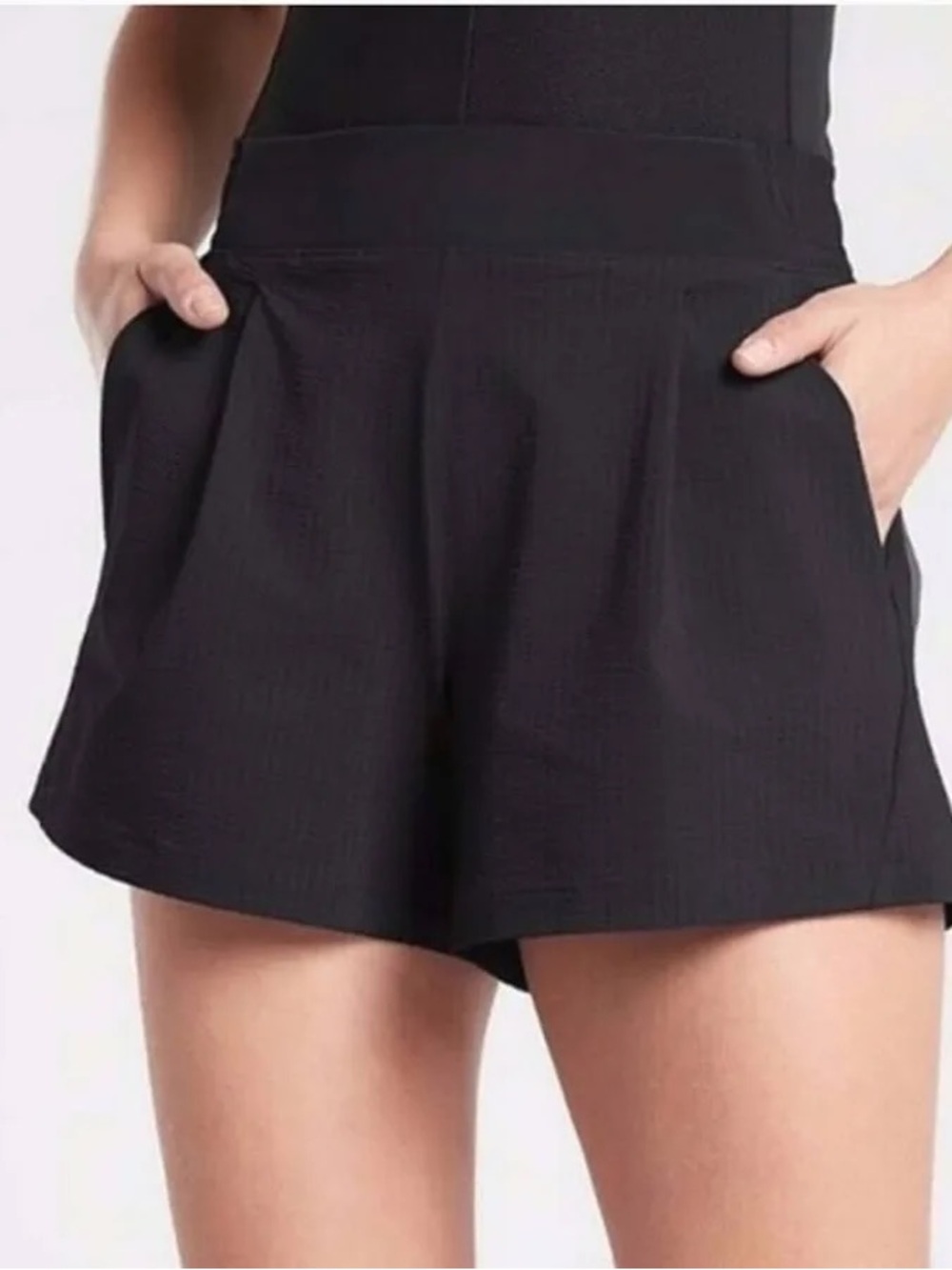 Athleta Textured Brooklyn Short in Black—Size 6